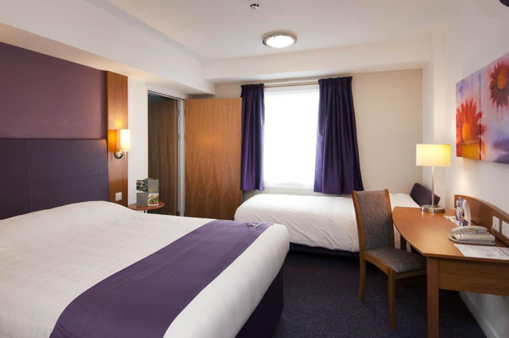 Premier Inn Manchester - Handforth Bilik gambar