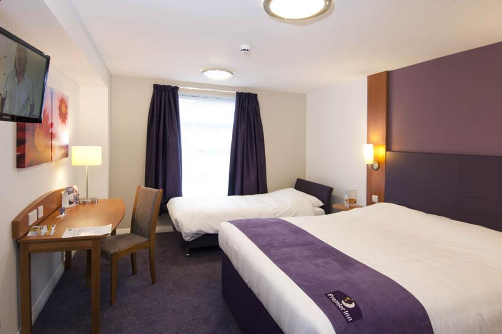 Premier Inn Manchester - Handforth Bilik gambar