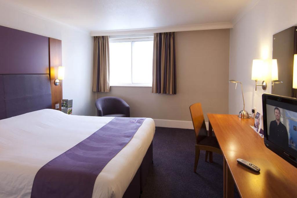 Premier Inn Manchester - Handforth Bilik gambar
