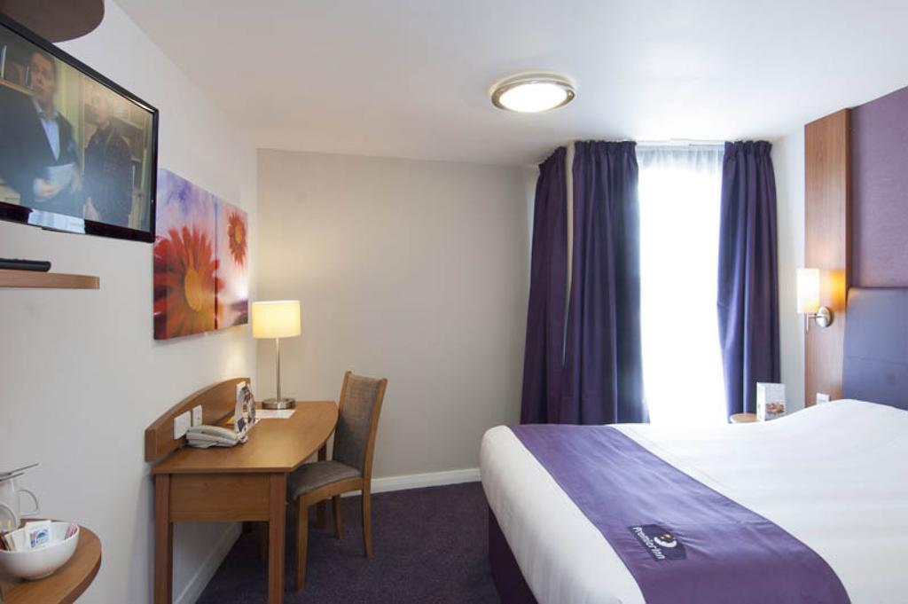 Premier Inn Manchester - Handforth Bilik gambar